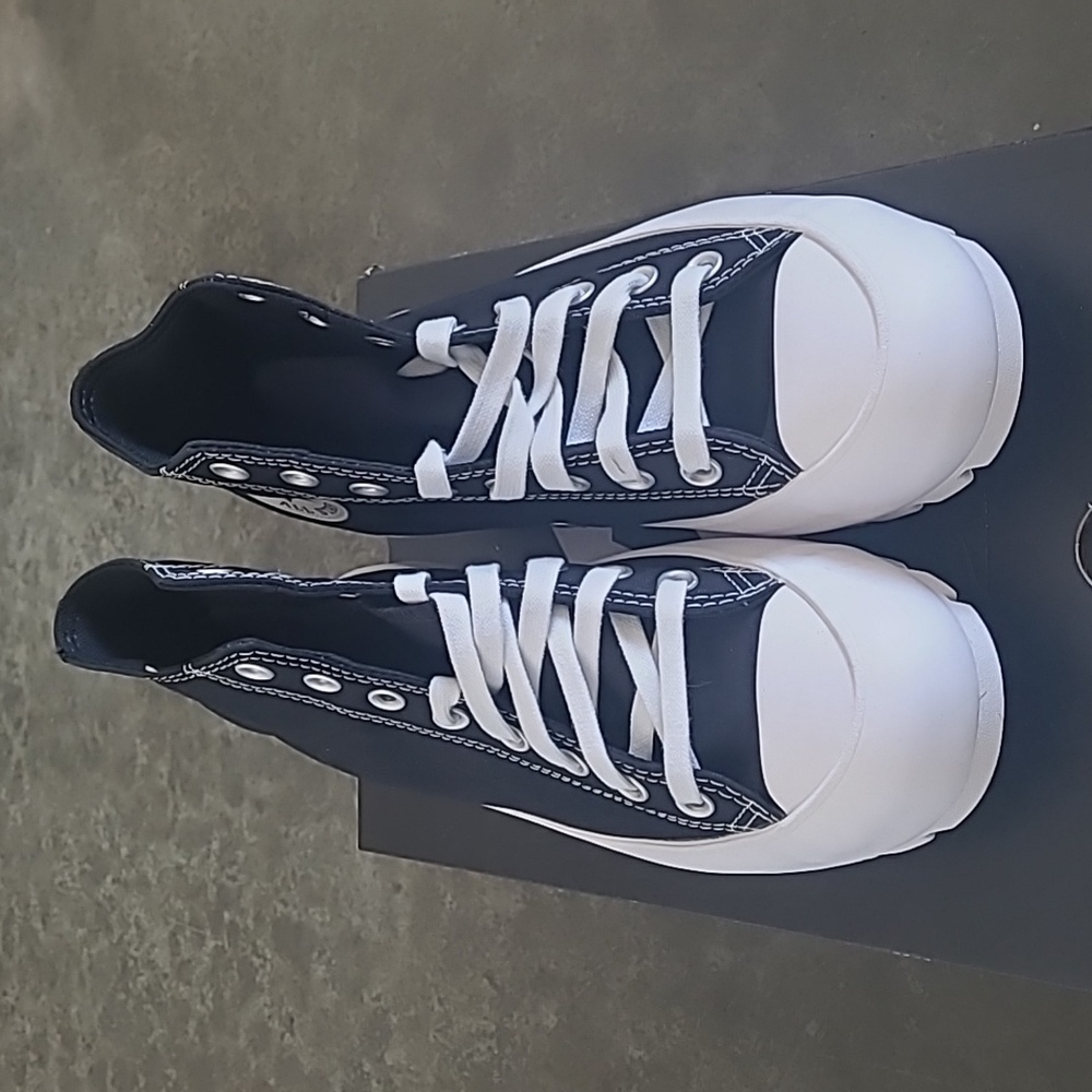 NWT CONVERSE HIGH TOP LUGGED CONVERSE SHOES